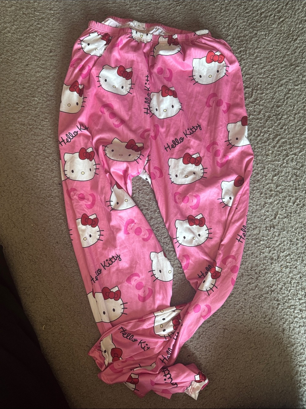 Hello Kitty women’s set Pajamas
*tank not pictured but included*